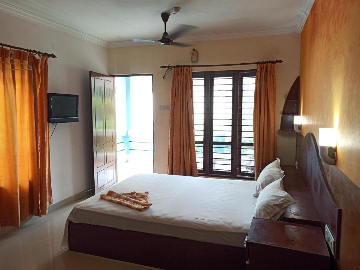 New Kovalam Beach Hotel Luaran gambar